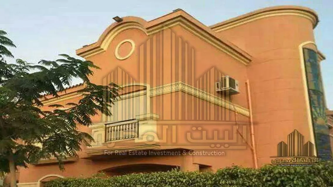 شقة فاخرة مع شرفة وحديقة خاصة