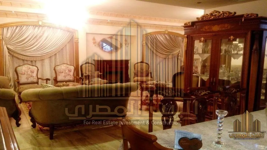 شقة فاخرة مع شرفة وحديقة خاصة