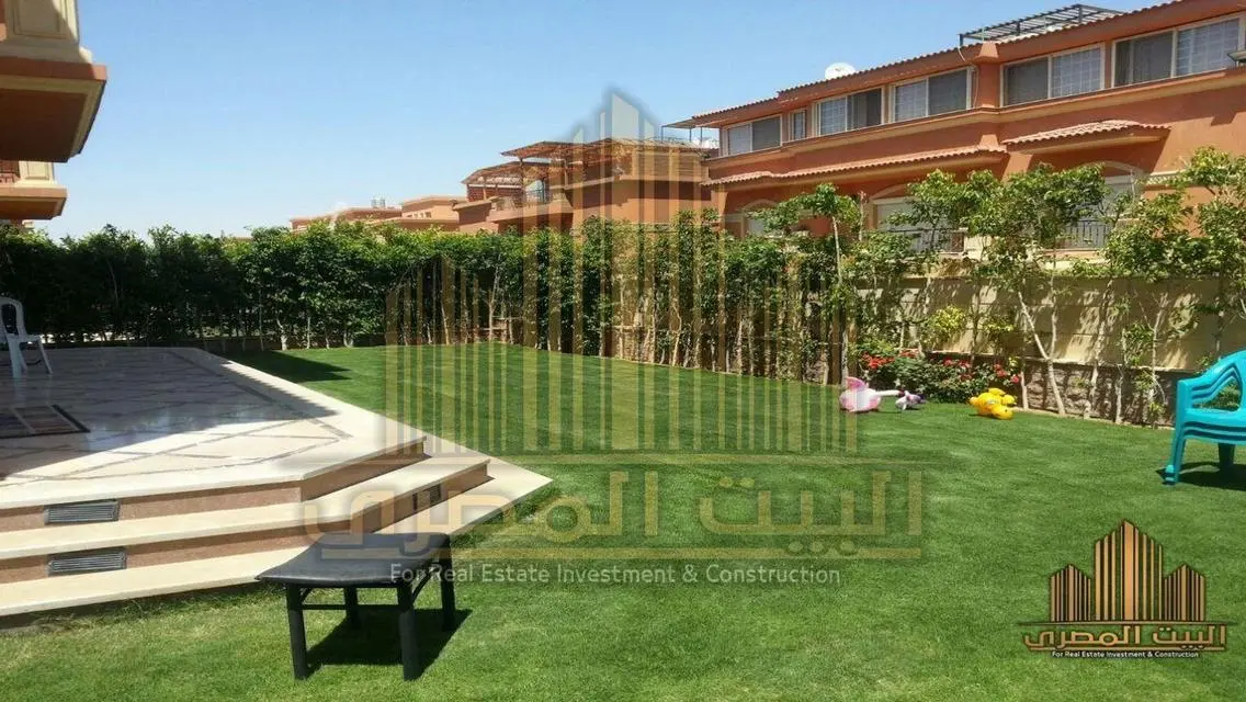 شقة فاخرة مع شرفة وحديقة خاصة