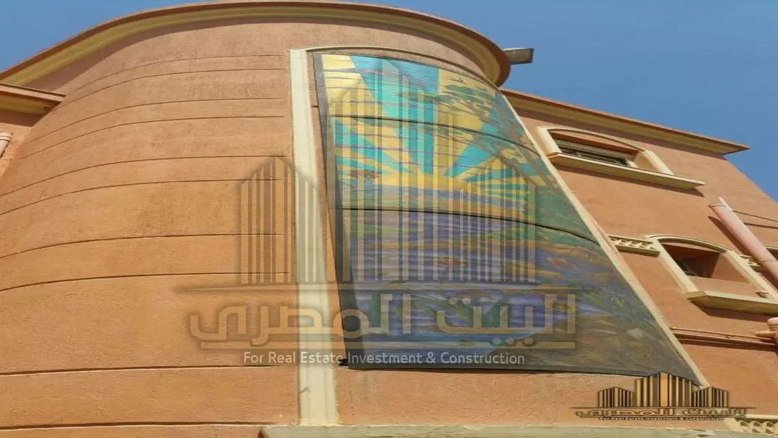 شقة فاخرة مع شرفة وحديقة خاصة