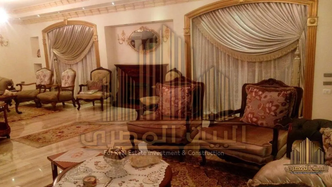 شقة فاخرة مع شرفة وحديقة خاصة