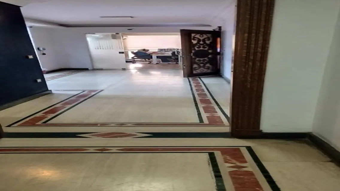 Office for Sale: 350 Square Meters in a Prime Location