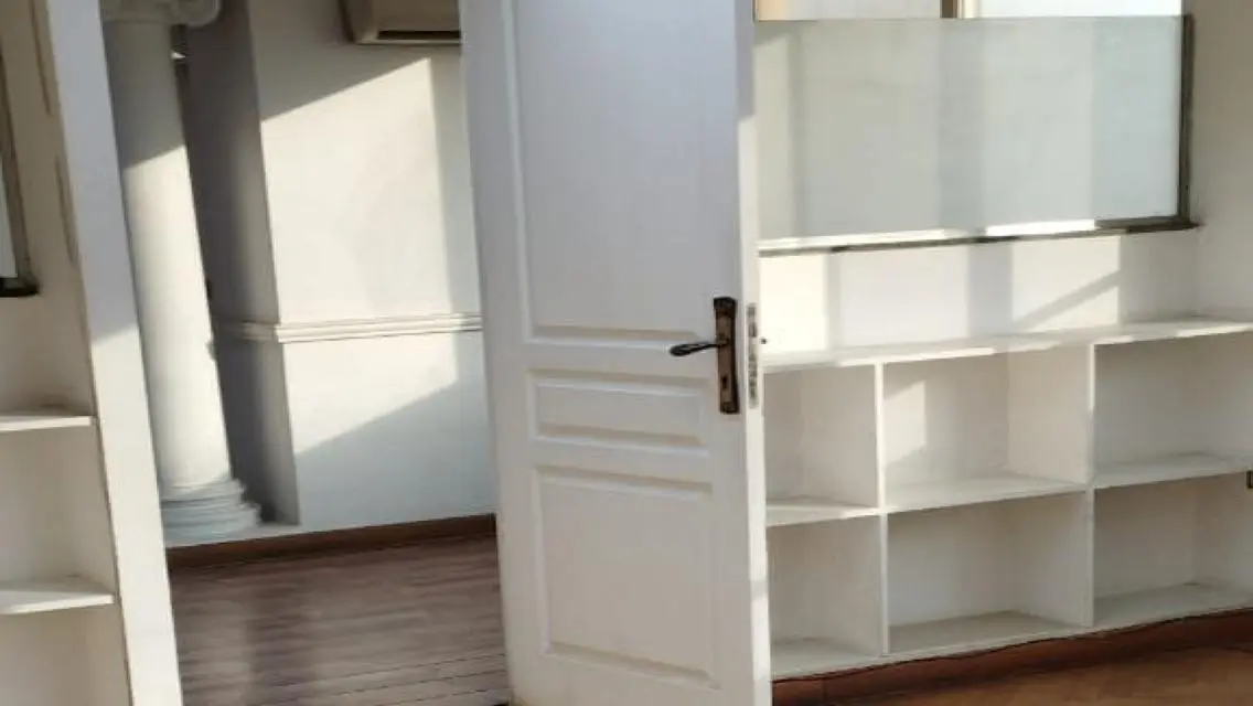 Office for Sale: 350 Square Meters in a Prime Location