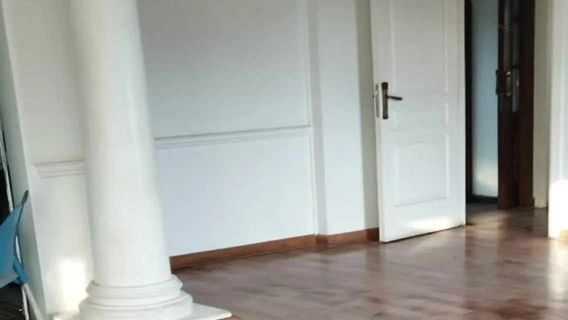 Office for Sale: 350 Square Meters in a Prime Location