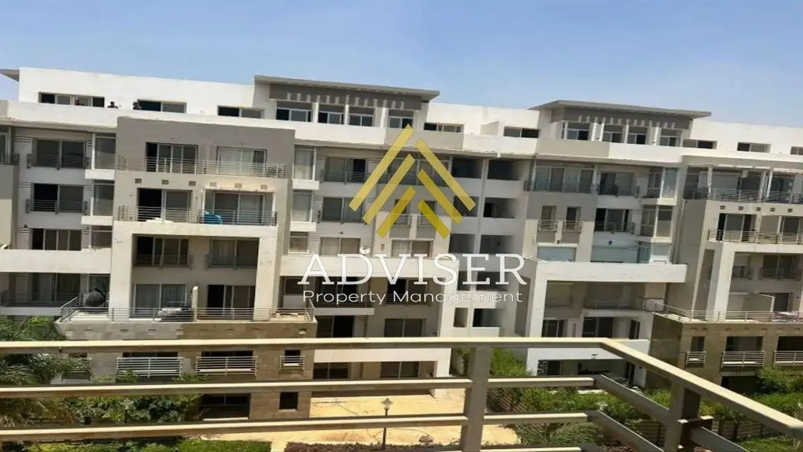 شقة فاخرة للبيع بمساحة واسعة وإطلالة رائعة