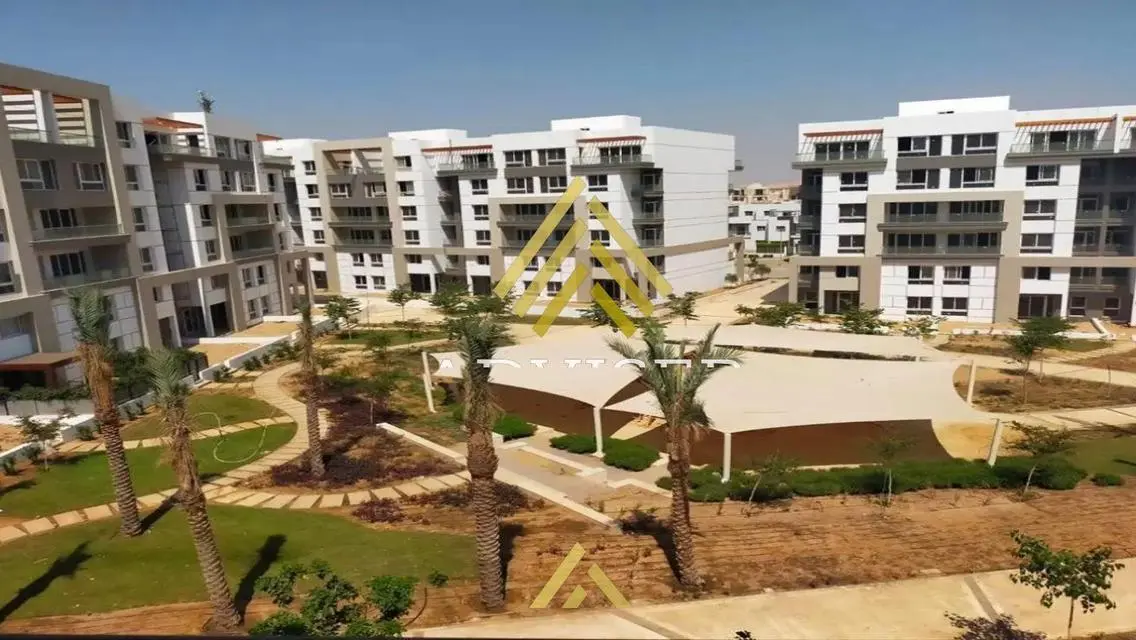 شقة فاخرة للبيع بمساحة واسعة وإطلالة رائعة