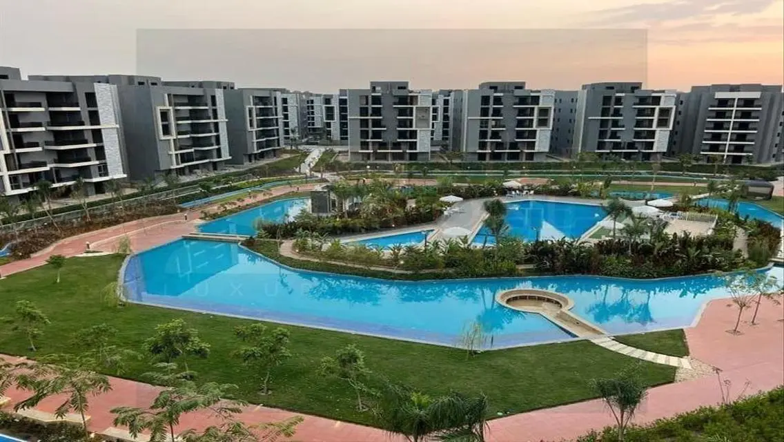 Luxury Apartment with Spacious Layout and Lake View
