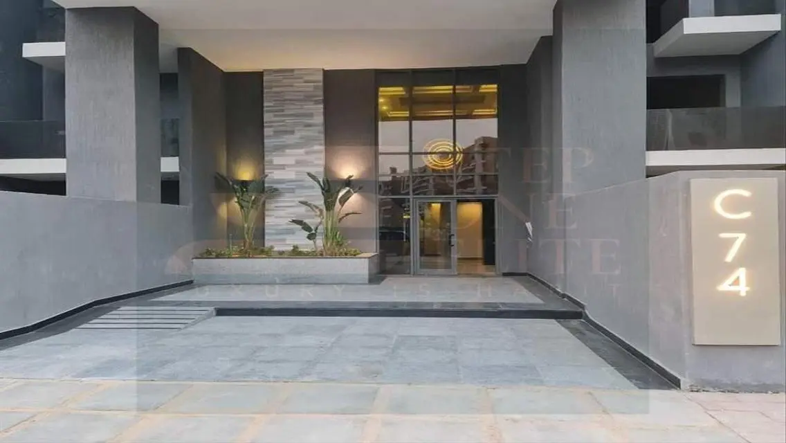 Luxury Apartment with Spacious Layout and Lake View