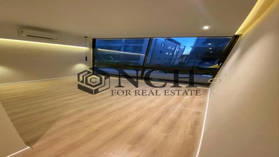 Luxury Lake View Apartment at LKr106