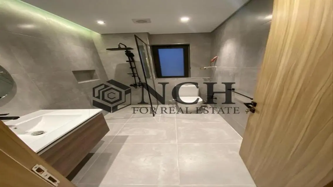 Luxury Lake View Apartment at LKr106