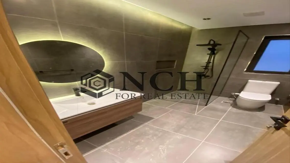 Luxury Lake View Apartment at LKr106
