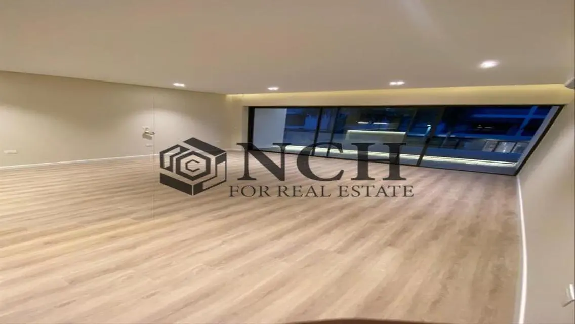 Luxury Lake View Apartment at LKr106