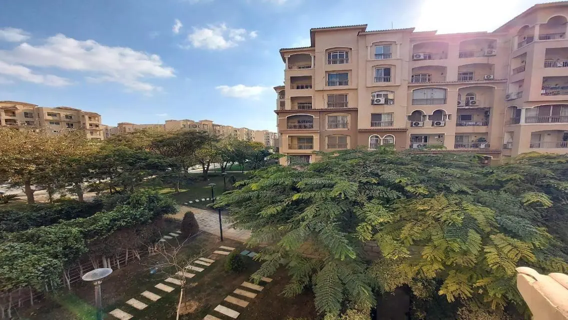 شقة مميزة بمساحة واسعة وإطلالة رائعة