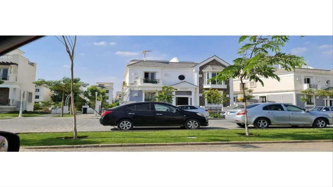 Luxury Apartment in Prime Community