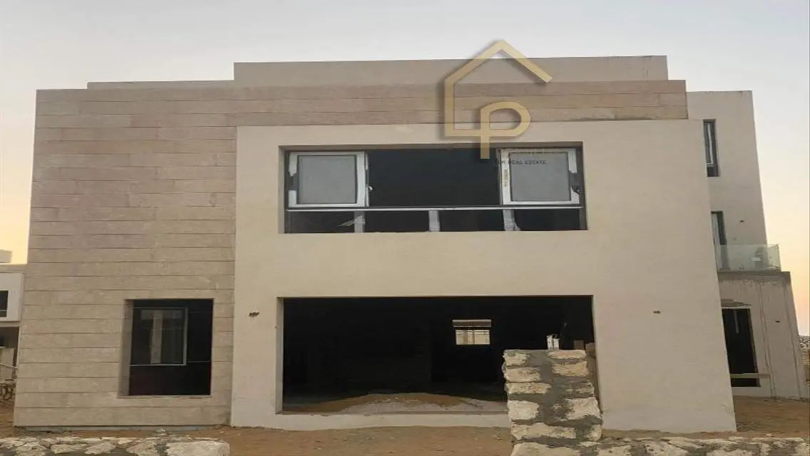 Luxury Villa for Sale in O-West
