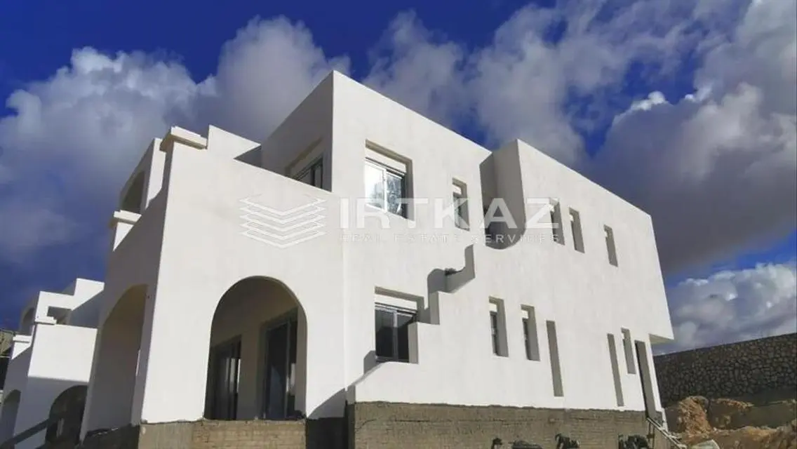 Luxury Apartment with 200 sqm Space and Lake View