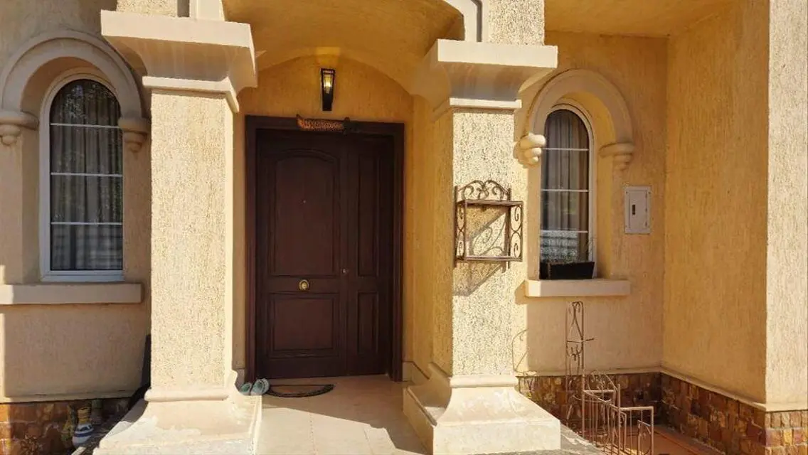 Luxury Apartment with Private Garden in Prime Location