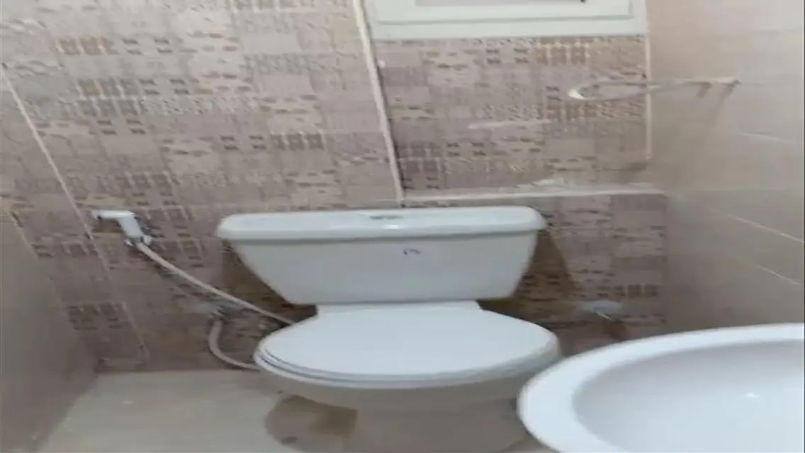 شقة فاخرة للإيجار بحي متميز