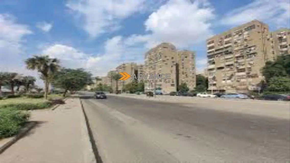 مكتب للبيع بمساحة 200 متر