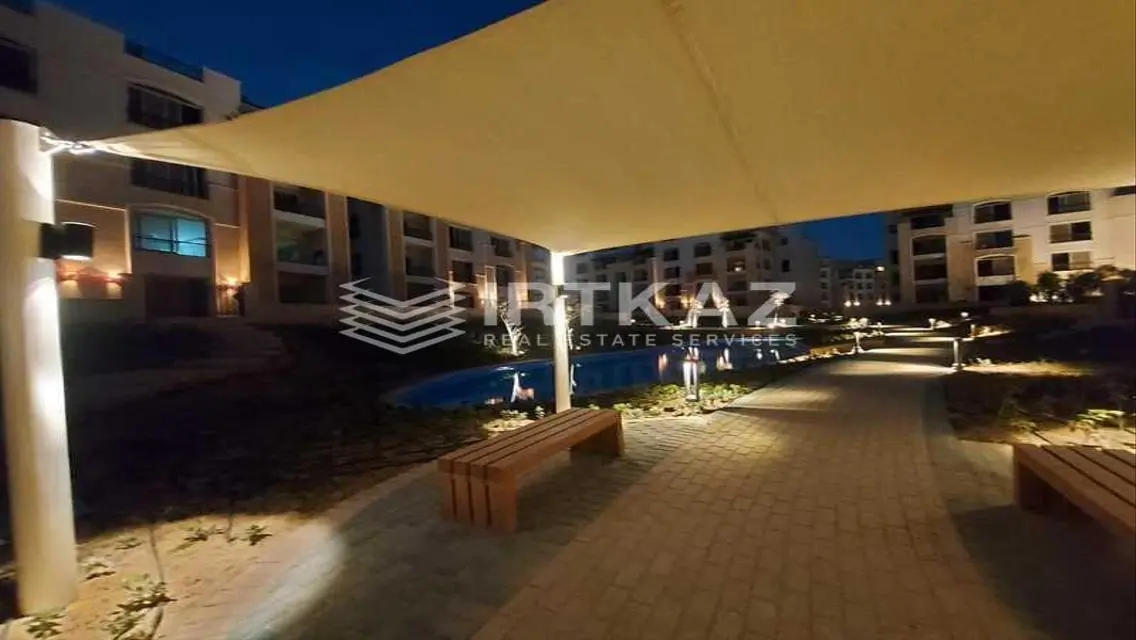 Luxury and Comfort in a Stunning Lake View Apartment
