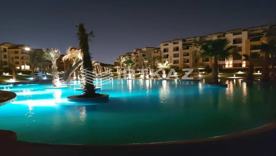 Luxury and Comfort in a Stunning Lake View Apartment
