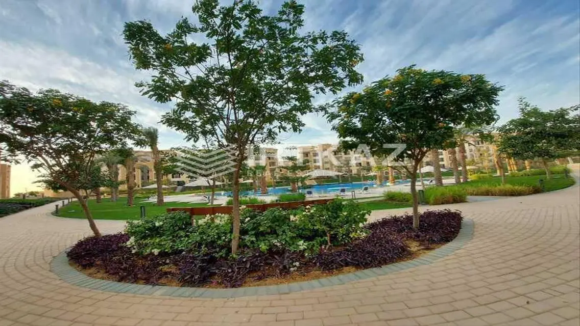 Luxury and Comfort in a Stunning Lake View Apartment