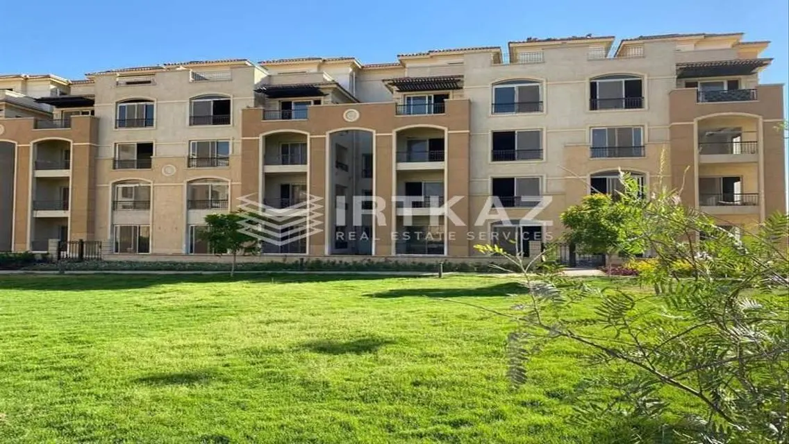 Luxury and Comfort in a Stunning Lake View Apartment