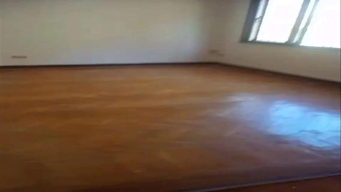 شقة فاخرة مع شرفة للإيجار