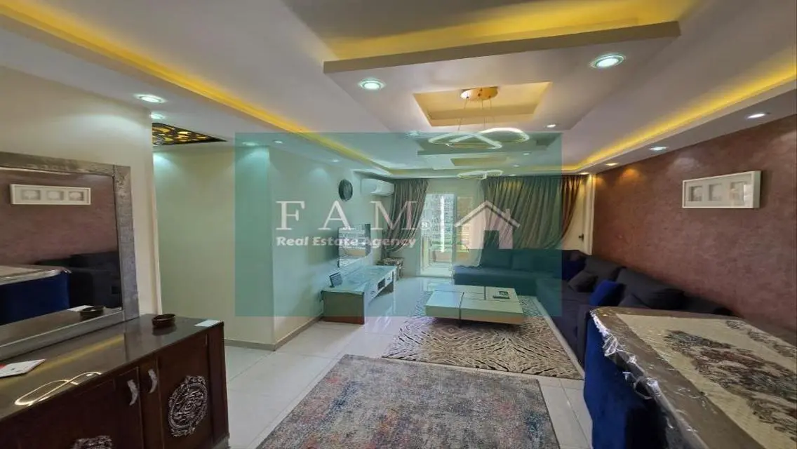 شقة للإيجار بمساحة 250 متر