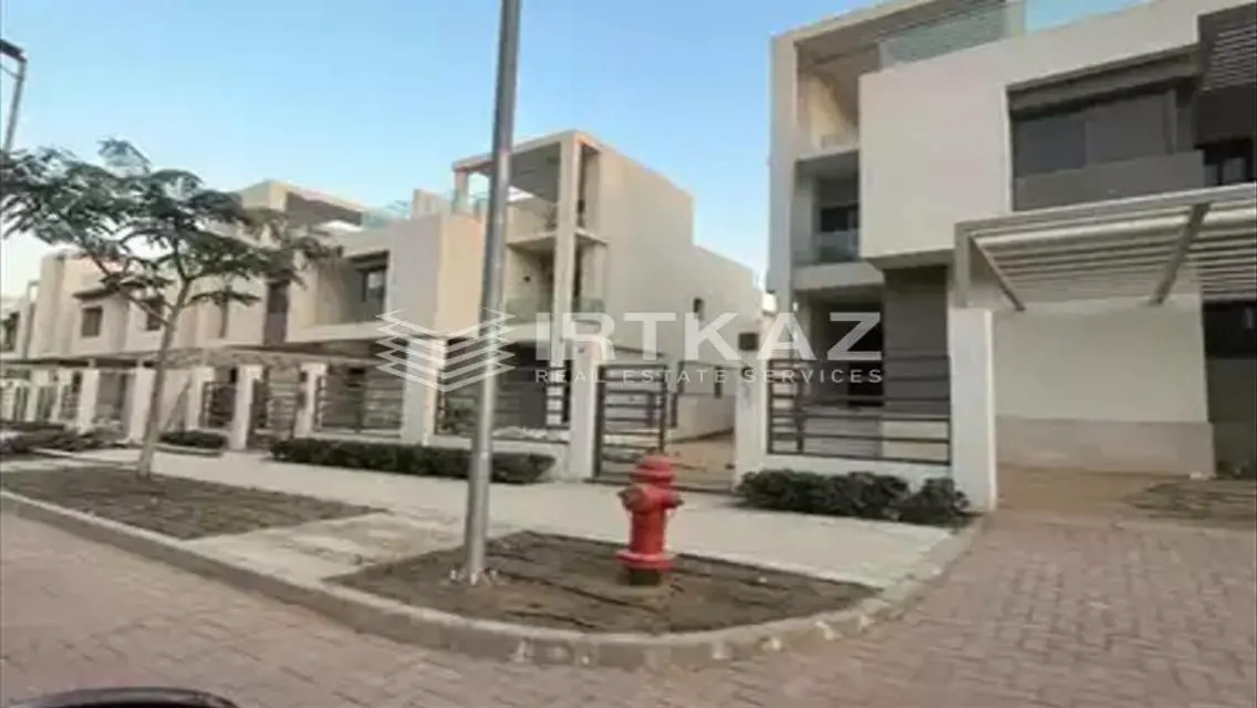 فيلا فاخرة بمسبح وحديقة خاصة