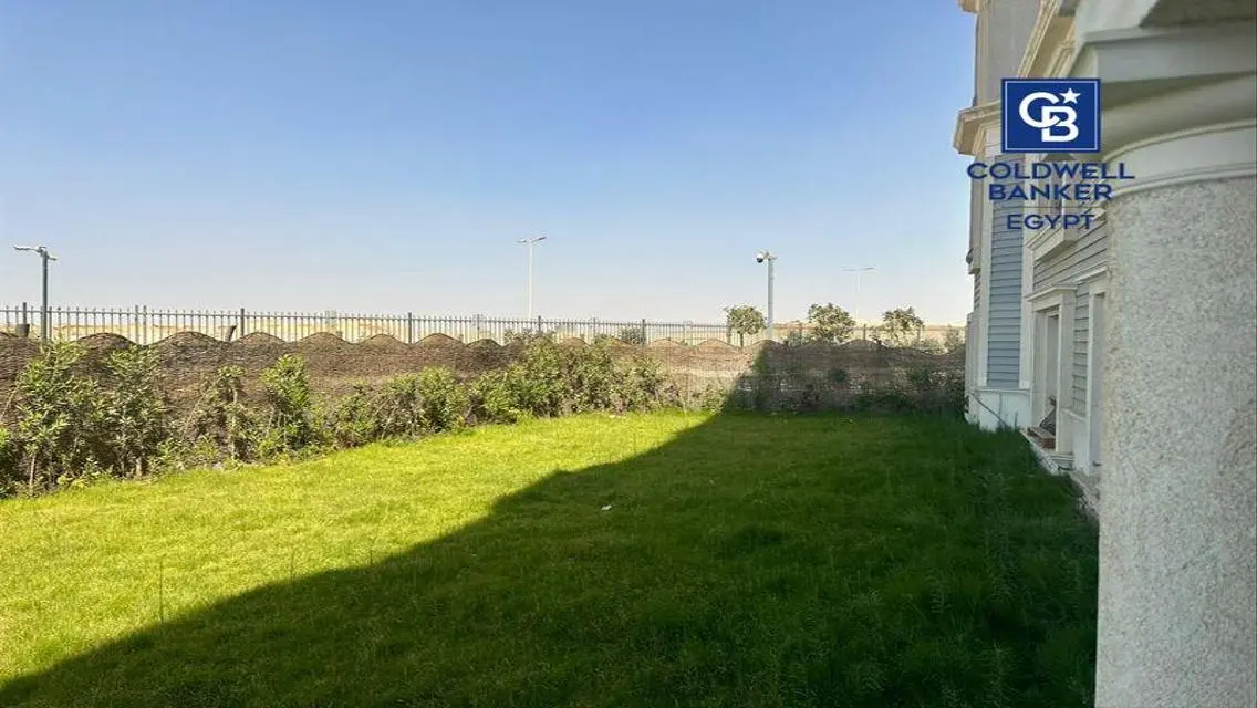 فيلا فاخرة للبيع بمساحة 172 متر في موقع متميز