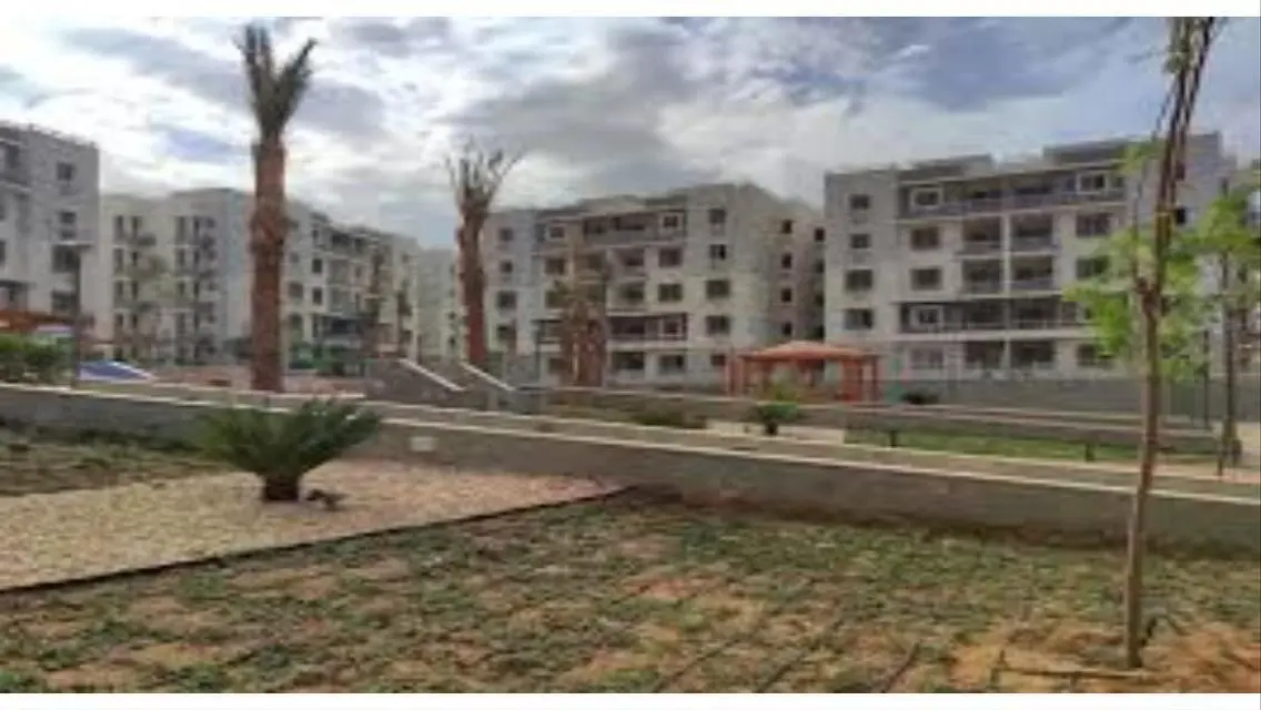 Luxury Apartment with Security Guard and Balcony