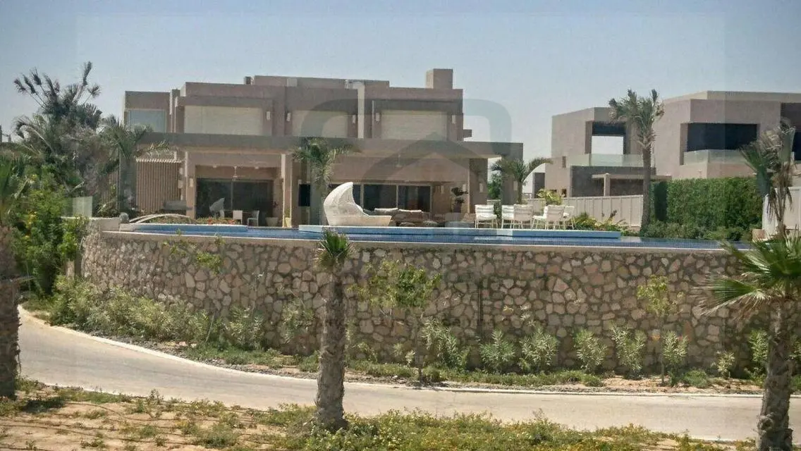 شقة فاخرة للبيع مطلة على بحيرات