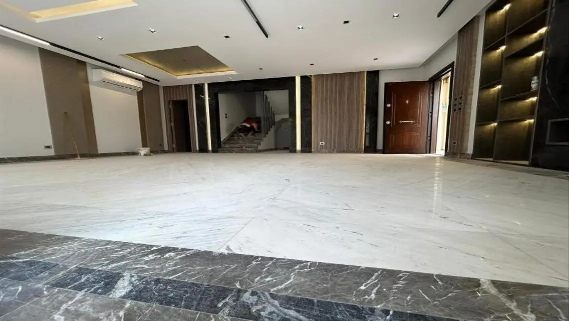 Stunning Apartment with Spacious Area and Private Garden