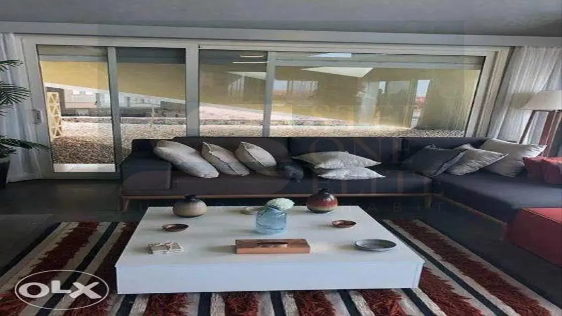 شقة كاملة التشطيب بإطلالة بحرية بالكامل للبيع
