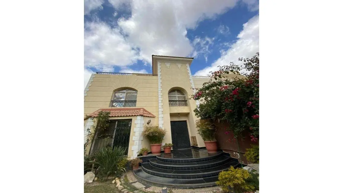 Corner Townhouse for Sale in Men Garden City