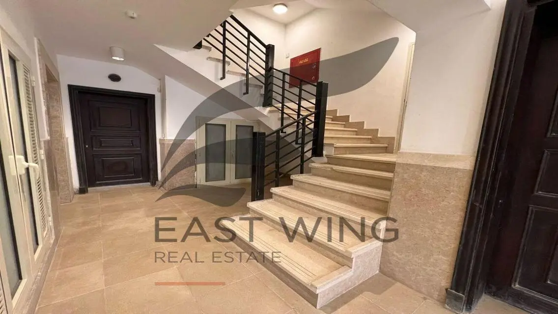 Luxurious Apartment with Garden in a Prime Location