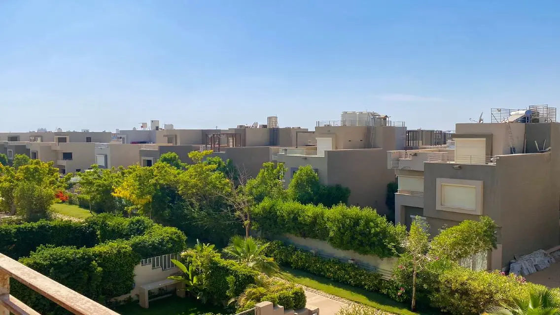 فيلا فاخرة مع حدائق خاصة وإطلالات ساحرة