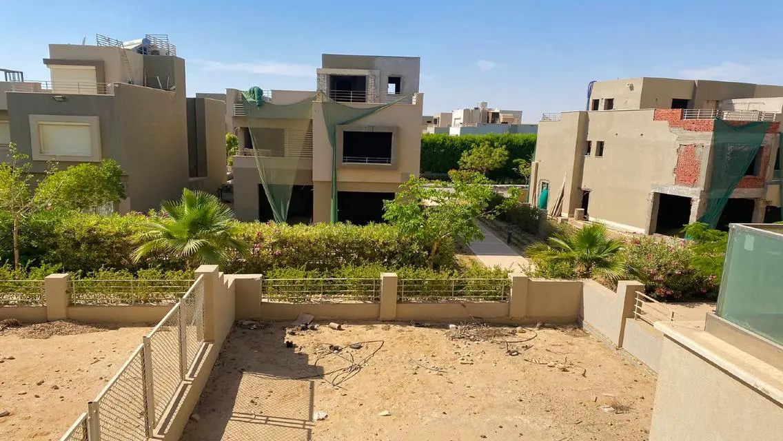 فيلا فاخرة مع حدائق خاصة وإطلالات ساحرة