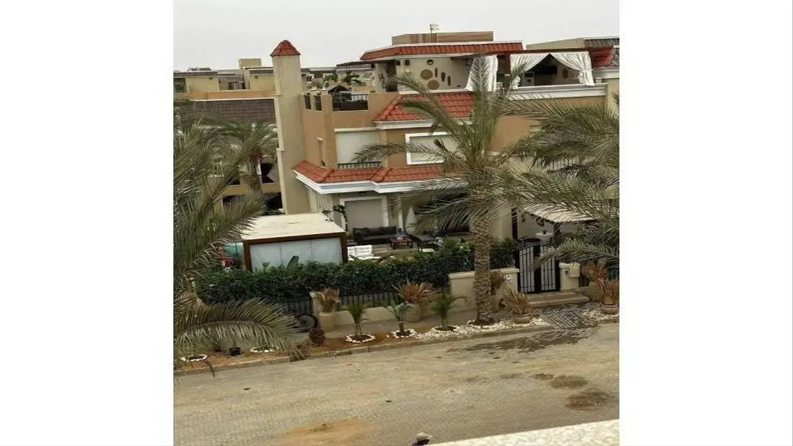 فيلا فاخرة للبيع في سراي