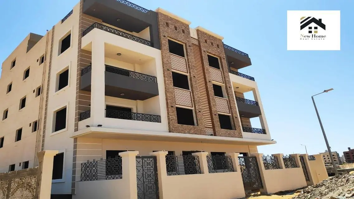 فيلا فاخرة للبيع تشطيب متميز بمساحة واسعة
