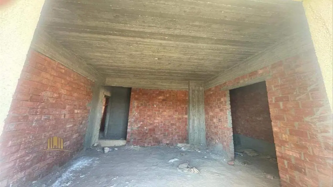Luxury Apartment with Spacious Layout in Prime Location