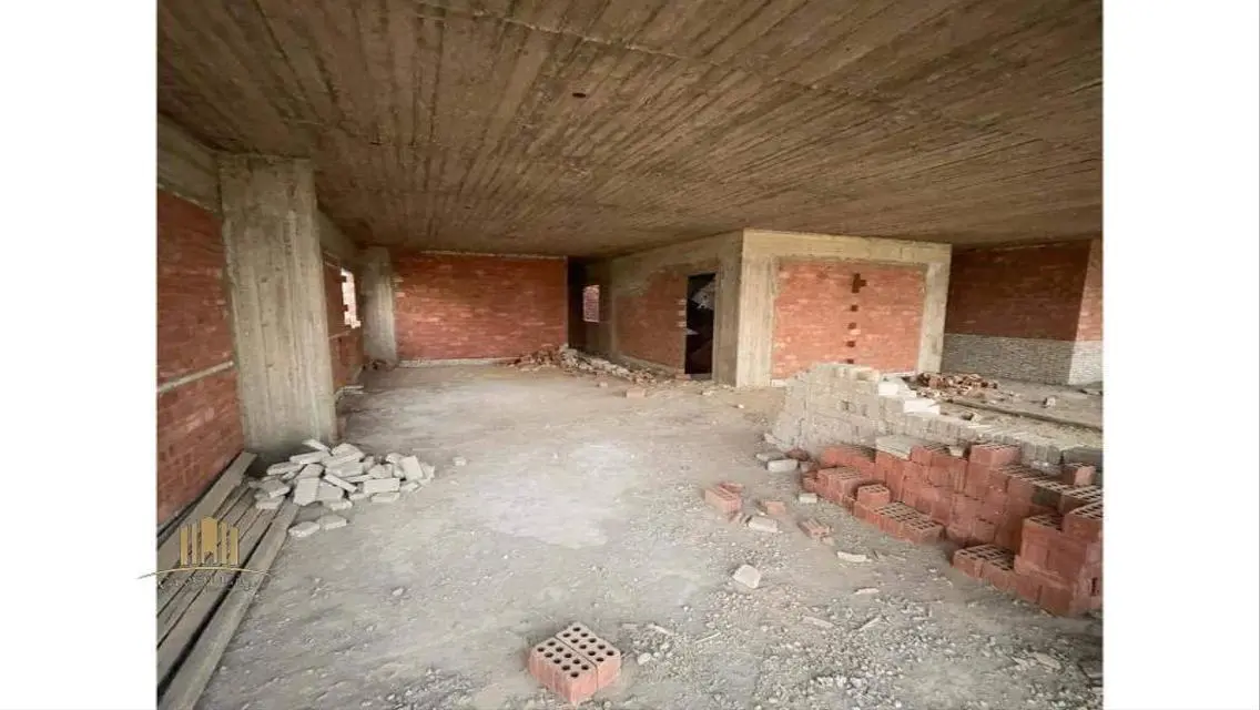Luxury Apartment with Spacious Layout in Prime Location