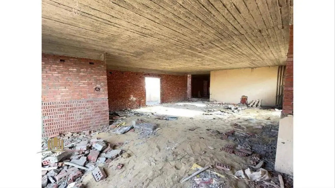 Luxury Apartment with Spacious Layout in Prime Location