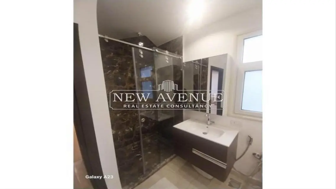 Luxury Apartment with Spacious Layout in the Heart of the City