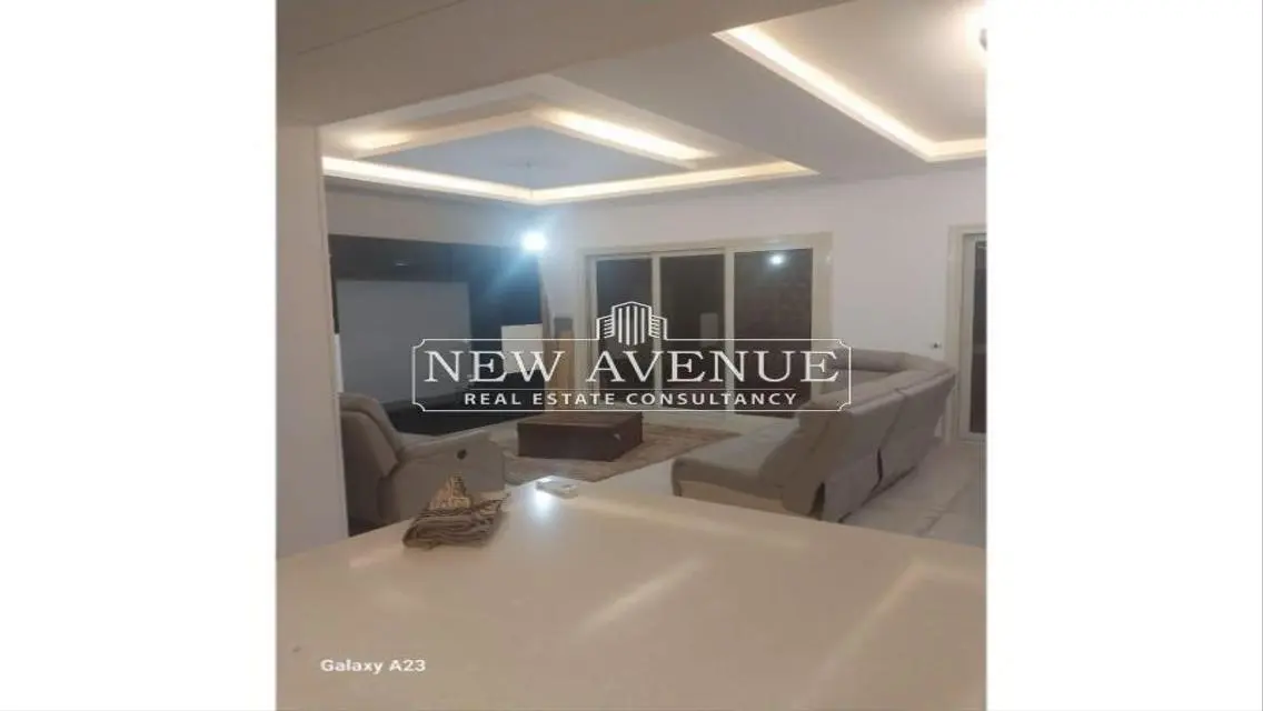 Luxury Apartment with Spacious Layout in the Heart of the City