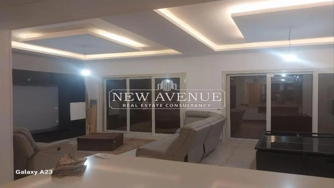 Luxury Apartment with Spacious Layout in the Heart of the City
