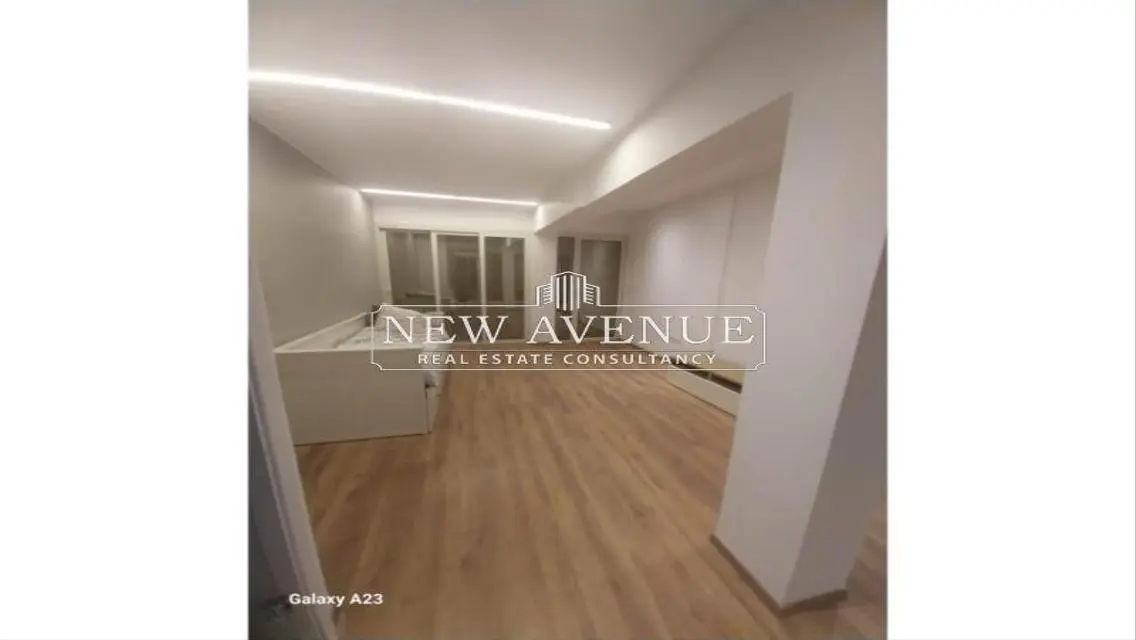Luxury Apartment with Spacious Layout in the Heart of the City