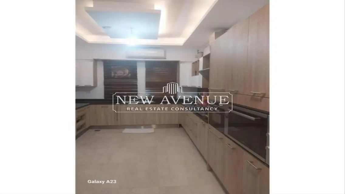 Luxury Apartment with Spacious Layout in the Heart of the City