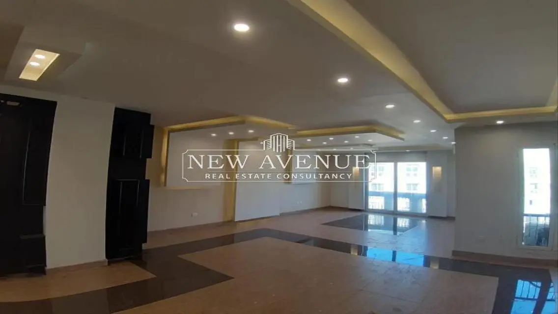 Luxury Apartment for Sale of 300 Square Meters in Prime Location